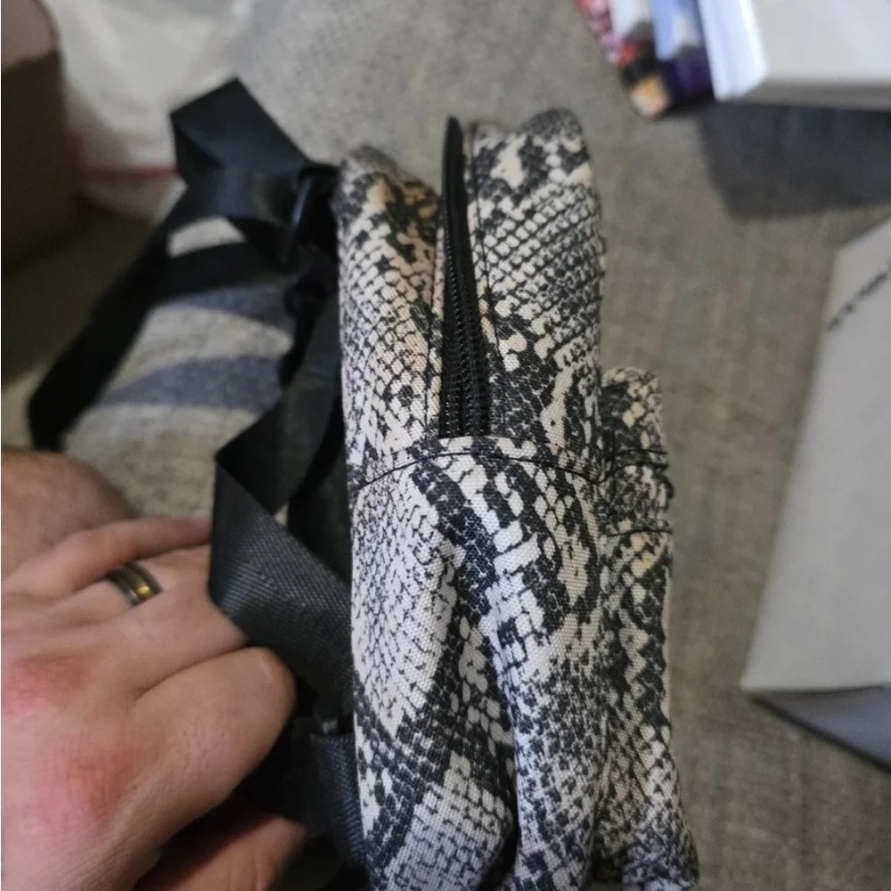 Kendall & Kylie Grey/Black Faux Snake Print Mini Backpack Purse Bag - Picture 3 of 7